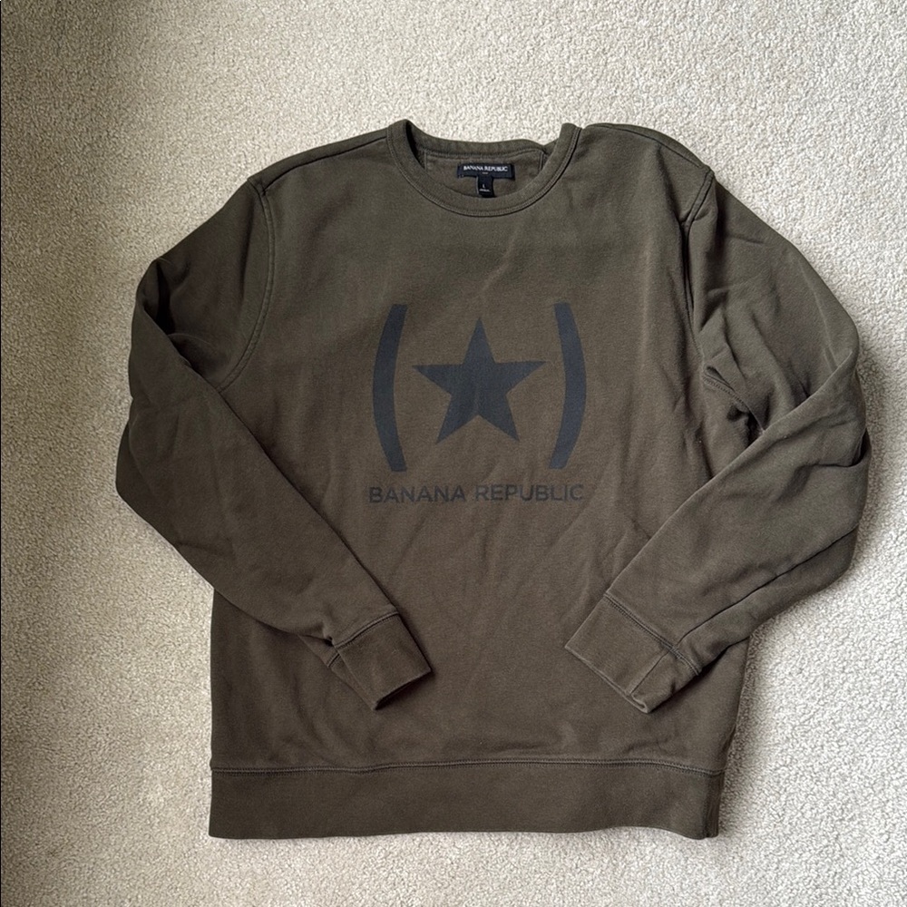 Banana Republic Green Crewneck Sweater with Minimalist Design
